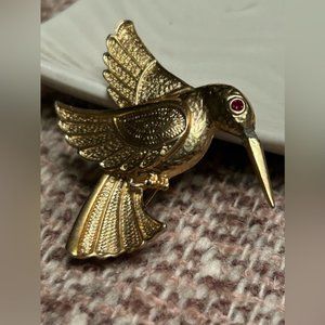 Vintage Hummingbird Brooch Set in Gold Tone